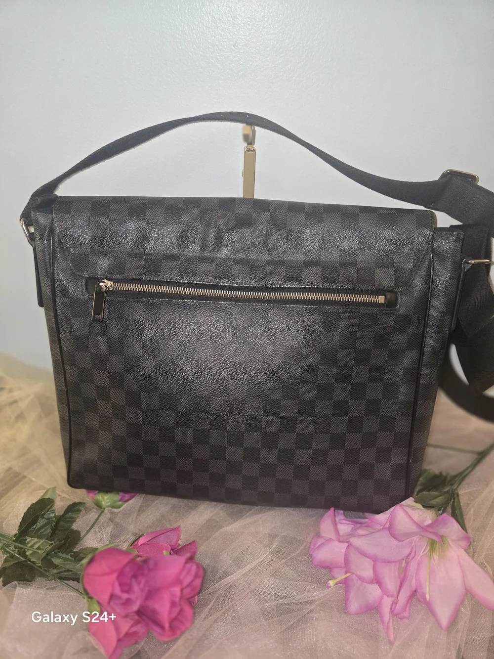 Title: Louis Vuitton District MM Damier Graphite Messenger Crossbody Bag